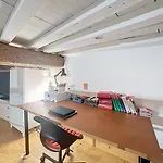 Charmant Studio Mezzanine