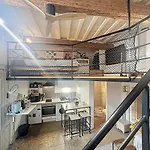 Charmant Studio Mezzanine